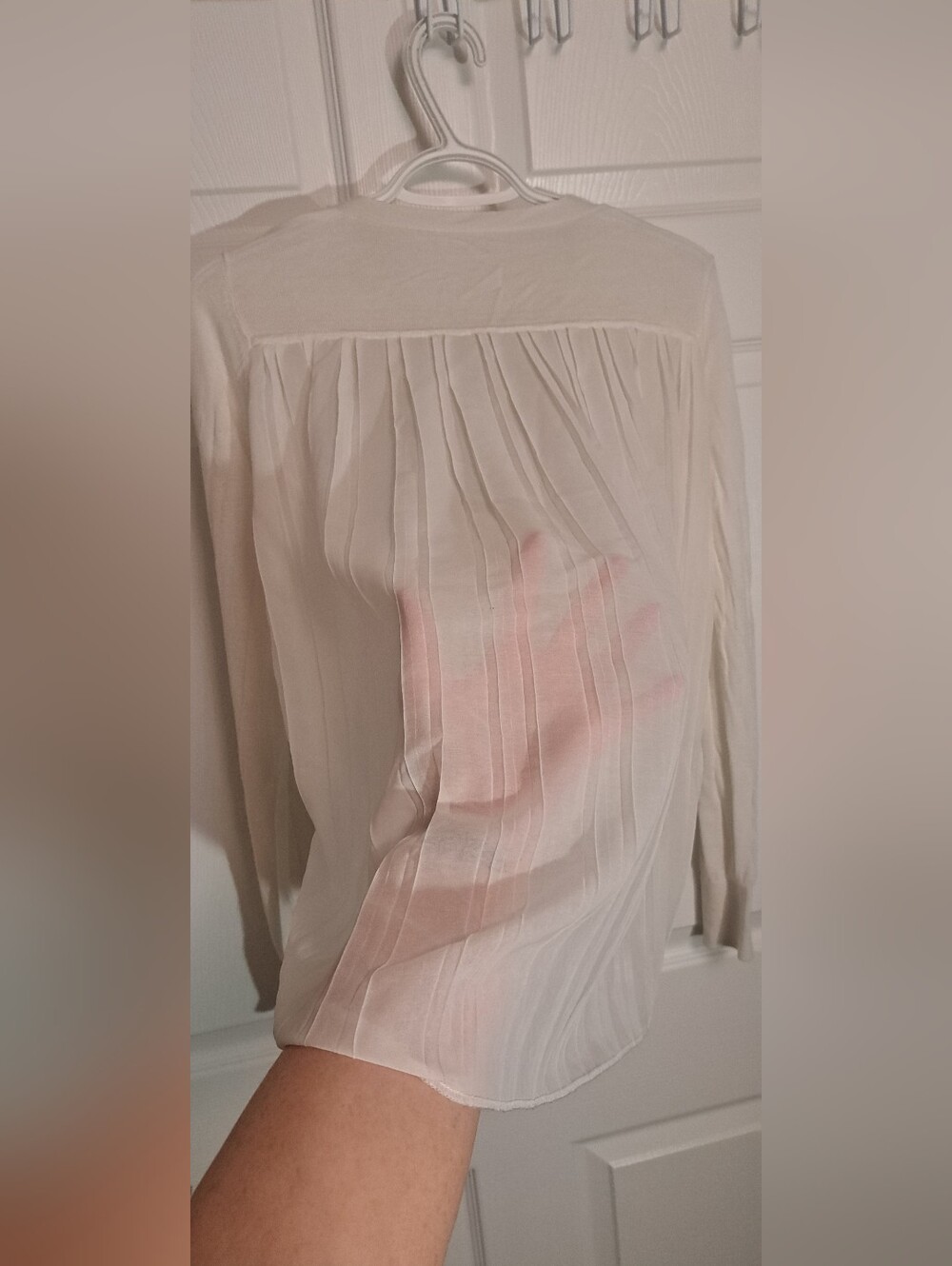 Lightweight Sheer Ivory V-Neck Button Cardigan/Blouse/Top Size Medium/Large - Picture 8 of 14